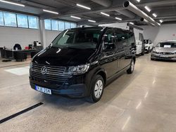Svart Begagnad 2020 VW Caravelle Comfortline Minibuss | 369 900 kr (Marknadspris)
