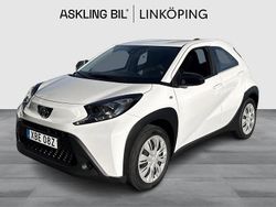 Vit Begagnad 2022 Toyota Aygo Play Halvkombi | 152 000 kr (Marknadspris)