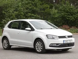 Vit Begagnad 2017 VW Polo Halvkombi | 115 000 kr (Marknadspris)
