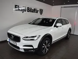 Vit Begagnad 2020 Volvo V90 CC Momentum Kombi | 289 500 kr (Marknadspris)