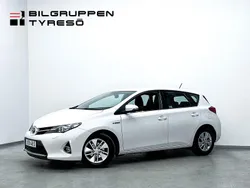 Vit Begagnad 2014 Toyota Auris Halvkombi | 139 900 kr (Marknadspris)