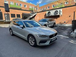 Vit Begagnad 2021 Volvo V60 Momentum Kombi | 285 000 kr