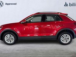 Röd Begagnad 2022 VW T-Roc Life SUV | 269 900 kr (Marknadspris)