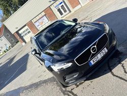 Svart Begagnad 2018 Volvo V90 Momentum Kombi | 139 000 kr (Marknadspris)