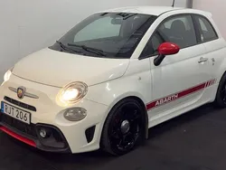 Vit Begagnad 2017 Abarth 595 Halvkombi | 137 900 kr (Marknadspris)