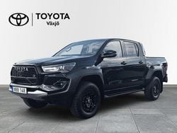 Svart Ny 2025 Toyota HiLux Sport Pickup | 686 250 kr (Marknadspris)