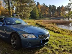 Blå Begagnad 2004 BMW Z4 Cab | 85 000 kr
