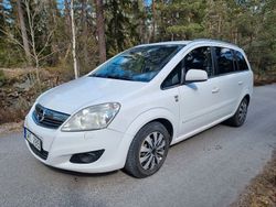 Vit Begagnad 2010 Opel Zafira Minibuss | 49 900 kr (Lite dyr)