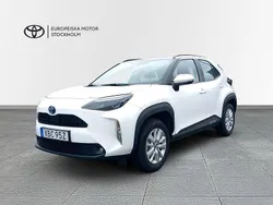 Vit Begagnad 2023 Toyota Yaris Cross Active SUV | 274 900 kr (Marknadspris)