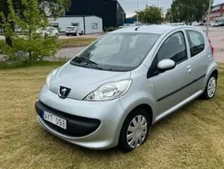 Ljusgrå Begagnad 2006 Peugeot 107 Halvkombi | 25 000 kr (Marknadspris)