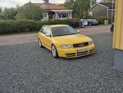 Gul Begagnad 2001 Audi S4 Kombi | 135 000 kr