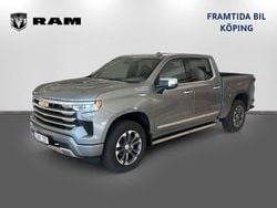 Grå (sterling gray) Begagnad 2023 Chevrolet Silverado Van | 1 194 380 kr