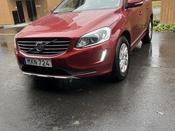 Röd Begagnad 2016 Volvo XC60 Summum SUV | 185 000 kr (Marknadspris)