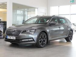 Grå Begagnad 2022 Skoda Superb Kombi | 349 900 kr (Marknadspris)