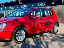 Röd Begagnad 2006 VW Golf V Halvkombi | 49 900 kr (Marknadspris)
