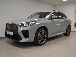 Grå/silver Begagnad 2023 BMW iX2 M Sport SUV | 579 900 kr (Marknadspris)