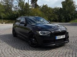 Svart Begagnad 2014 BMW M135 Halvkombi | 213 900 kr (Marknadspris)