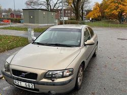Brun Begagnad 2001 Volvo S60 Sedan | 21 000 kr (Marknadspris)