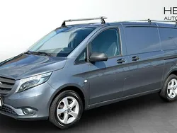 Svart Begagnad 2018 Mercedes Vito Minibuss | 279 920 kr
