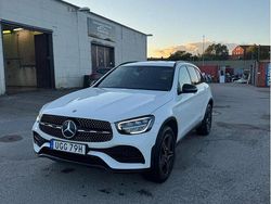 Vit Begagnad 2022 Mercedes GLC300e AMG line SUV | 399 000 kr (Lite dyr)