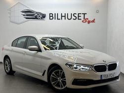 Vit Begagnad 2018 BMW 520 Sport Line Sedan | 258 500 kr (Marknadspris)