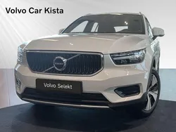 Vit Begagnad 2022 Volvo XC40 Momentum SUV | 309 900 kr (Marknadspris)