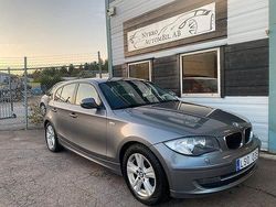 Grå Begagnad 2011 BMW 116 Comfort Edition Halvkombi | 64 900 kr (Marknadspris)