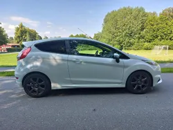 Vit Begagnad 2014 Ford Fiesta ST Halvkombi | 99 000 kr (Marknadspris)