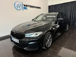 Svart (black sapphire metallic) Begagnad 2021 BMW 530e M Sport Kombi | 339 700 kr (Lite dyr)