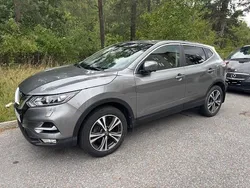 Grå Begagnad 2018 Nissan Qashqai SUV | 180 000 kr (Marknadspris)