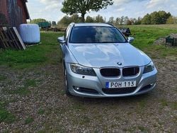 Grå Begagnad 2011 BMW 320 Comfort Edition Kombi | 79 999 kr (Marknadspris)