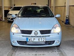 Ljusgrå Begagnad 2004 Renault Clio II Halvkombi | 29 900 kr (Dyr)
