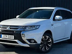 Vit Begagnad 2015 Mitsubishi Outlander P-HEV SUV | 144 900 kr (Marknadspris)