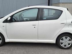 Vit Begagnad 2011 Toyota Aygo Halvkombi | 45 000 kr (Marknadspris)