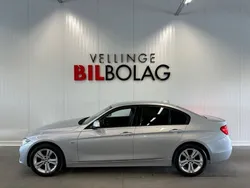 Silver Begagnad 2015 BMW 320 Sport Line Sedan | 214 500 kr (Marknadspris)