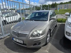 Ljusbrun Begagnad 2006 Toyota Avensis Halvkombi | 17 000 kr (Marknadspris)