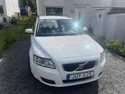 Vit Begagnad 2009 Volvo V50 Momentum Kombi | 25 000 kr (Bra pris)