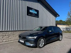Mörkblå (blåmetallic) Begagnad 2019 Volvo V60 Momentum Kombi | 229 900 kr (Lite dyr)