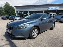 Blå Begagnad 2013 Volvo V40 Kinetic Kombi | 69 900 kr (Marknadspris)