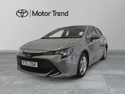 Grå Begagnad 2022 Toyota Corolla Hybrid Active Halvkombi | 229 900 kr (Marknadspris)