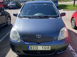 Blå Begagnad 2005 Toyota Yaris Halvkombi | 32 000 kr (Marknadspris)