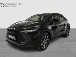 Svart Ny 2024 Toyota C-HR Style SUV | 354 900 kr (Marknadspris)