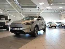 Grå Begagnad 2022 MG ZS Luxury Sedan | 239 900 kr (Superpris)
