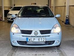 Ljusgrå (grå) Begagnad 2005 Renault Clio II Halvkombi | 29 900 kr (Lite dyr)
