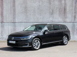Svart Begagnad 2017 VW Passat GTE Kombi | 159 900 kr (Marknadspris)