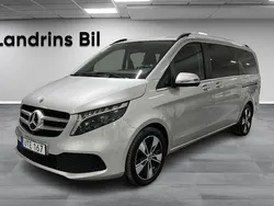 Silver (briljantsilver metallic) Begagnad 2023 Mercedes V300 Avantgarde Minibuss | 649 900 kr (Bra pris)
