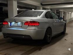Grå Begagnad 2007 BMW 330 M Sport Sportkupé | 139 800 kr (Marknadspris)