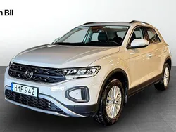 Ljusgrå Begagnad 2024 VW T-Roc Life SUV | 319 900 kr (Dyr)