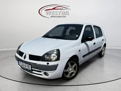 Vit Begagnad 2002 Renault Clio II Authentique Halvkombi | 14 800 kr (Marknadspris)