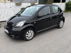 Svart Begagnad 2013 Toyota Aygo Halvkombi | 39 000 kr (Marknadspris)